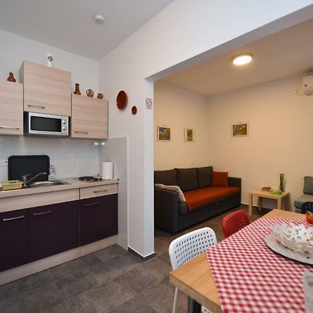 Apartments Enya Novalja Eksteriør billede